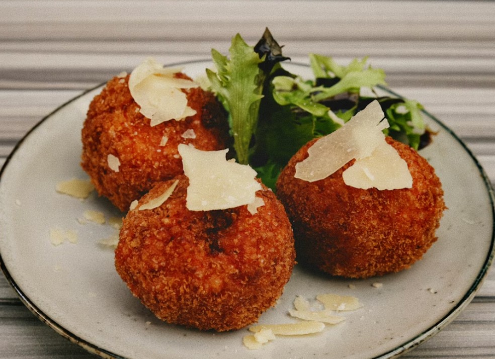 Vegetarian arancini with Parmesan and fresh salad