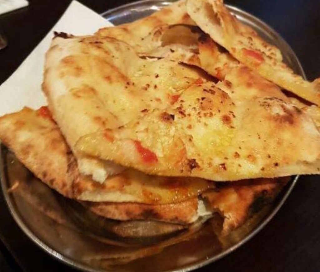 Pizza all'aglio with garlic and olive oil